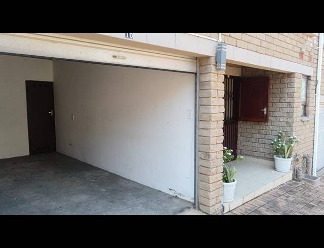 3 BEDROOM APARTMENT FOR SALE IN UVONGO BEACH